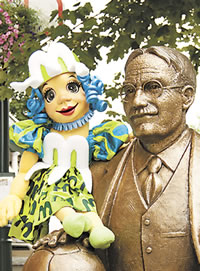 Miss Mills, Columnist